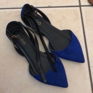 Blue velvet pointy flats